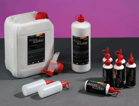 Alleskleber in verschiedenen Packungsgrößen