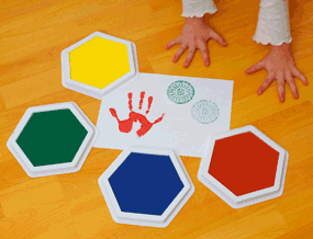 Riesenstempelkissen und verschiedene Handabdrücke